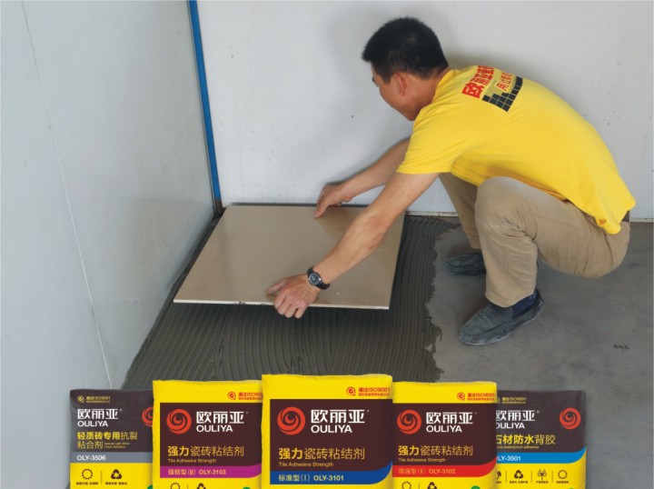 剛貼上的瓷磚，敲掉后背面光溜溜的